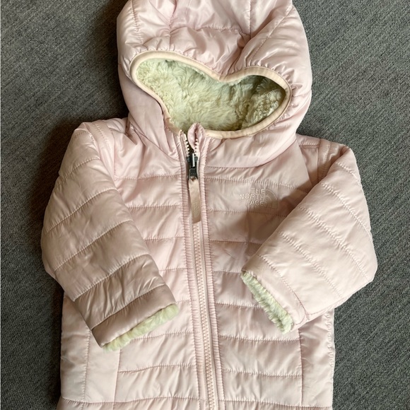 North Face baby pink puffer coat Sz 3-6mo - Picture 4 of 6